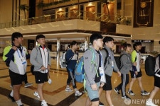 [사진] 평양 청춘가역도전용경기장 훈련장 향하는 한국 선수단