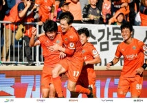 이현식 멀티골 강원FC, 서울 꺾고 파이널A 산뜻한 출발