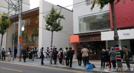 [사진] 애플 가로수길 스토어 앞 대기줄