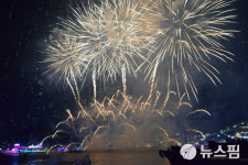 아름다운 여수 밤바다 빛낸 불꽃축제