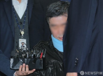 길어지는 '조국 동생 영장심사'…조권 통증 호소