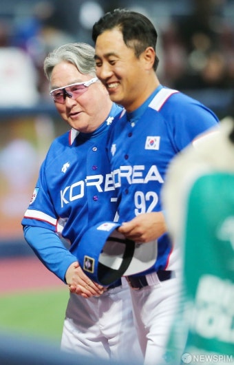 [사진] 미소 짓는 김경문 감독