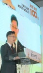 [사진] 축사 전하는 김현수 농식품부 장관