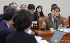 [사진] 질의에 답변하는 임준 서울시립대학교 보건대학원 교수