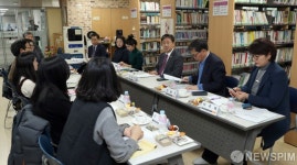 [사진] 작은도서관 현장 의견을 청취하는 박양우 장관
