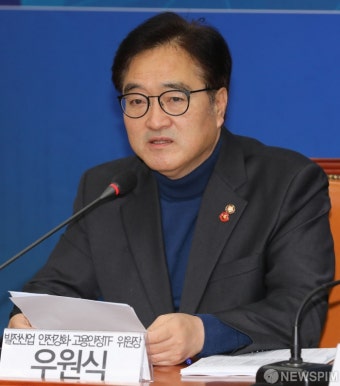 [사진] 당·정 발표서 발언하는 우원식 TF위원장