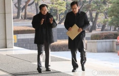 [사진] 서울중앙지방검찰청 들어서는 김기현 전 울산시장