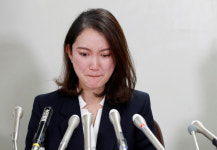 [사진] 기자회견서 눈물 흘리는 이토 시오리