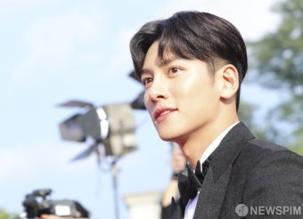 지창욱, SNS에 올린 흡연 영상 논란…팬 성명문 