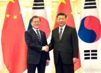 韓中정상회담, 文 홍콩·신장 문제 모두 중국 내정 시진핑 다자·자유무역 중요