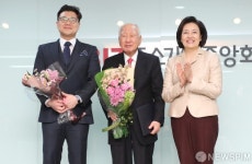 [사진] 명문장수기업 확인 기업으로 선정된 (주)청주석회와 (주)한국해사기술