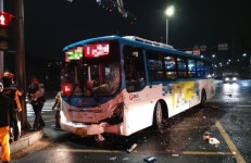 오산 세마대사거리서 좌석버스-화물차 충돌…4명 부상