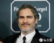 [사진] 크리틱스 초이스 어워드 참석한 호아킨 피닉스