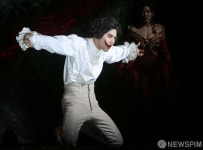 뮤지컬 웃는남자, 더 탄탄한 서사와 메시지…모두 내려놓고 임한 공연