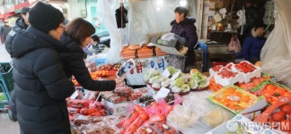 이건 얼마에요? 설 앞둔 풍납시장