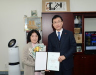 남원시, 안숙선 명인에 춘향제전위원장 위촉장 수여