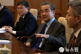 [사진] 베네수엘라 외교장관과 회담하는 중국 왕이 외교부장