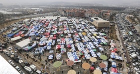 차도 사람도 가득한 모란시장