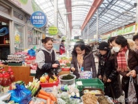 영해만세시장 찾아 제수용품 구입하는 재경대구경북도민회원들