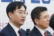 한국당 인재영입 6호 신범철 금강산 개별관광 추진에 불가역적 위기 느껴