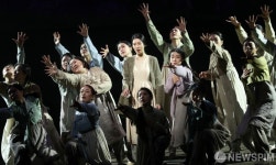 여명의 눈동자, 일본군 위안부로 끌려가는 소녀들