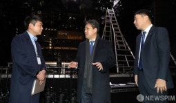 KT &G 상상마당 라이브홀 둘러보는 박양우 장관