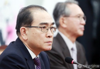 기자회견장 자리한 태영호 전 주영북한공사