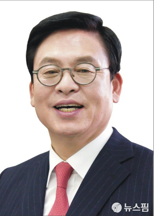 국회의원 정우택, 돈봉투 의혹 구속영장 기각…억울함 주장 불만품