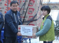국립중앙의료원에 컵라면 전달하는 서울교통공사 노조