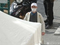 경희대학교 도착한 중국인 유학생