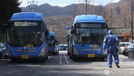 공영차고지 일대 방역하는 관계자들
