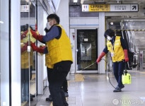 명동역 승강장 방역