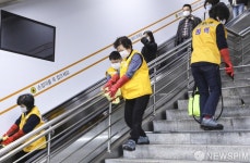 코로나19 방역하는 서울교통공사