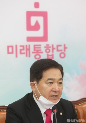 긴급경제대책회의서 발언하는 심재철 원내대표