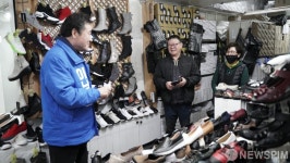 동대문신발도매상가 방문한 이낙연 위원장