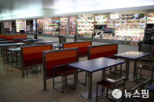 [사진] 봉쇄 조치에 파리 날리는 시드니 푸드코트