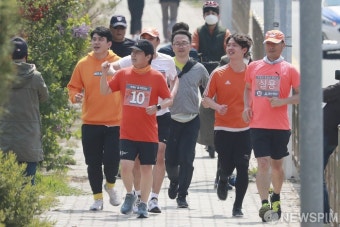주먹 불끈 쥔 안철수 국민의당 대표