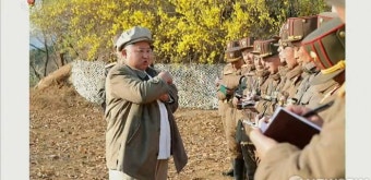 김정은 북한 국무위원장, 박격포병  포사격 훈련 지도