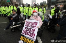 세종대로 점거한 420 장애인차별철폐공동투쟁단