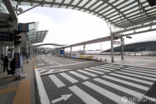 썰렁한 인천공항 버스정류장