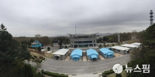 [판문점선언 2주년] 북한 판문각에서 본 판문점과 자유의 집