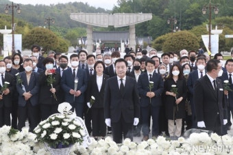 국립5·18 민주묘지 찾은 손학규 전 대표