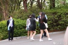 안산 고3 등교 개학 첫 날...낯설지만 친구들 만나 기뻐
