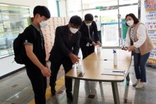 첫 등교 경북지역 고3 반가움 속 마스크 착용 차분하게 수업 진행