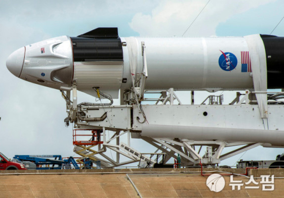 스페이스X, 28일 최초 민간 유인우주선 발사…우주여행 시대 온다 | 포토뉴스
