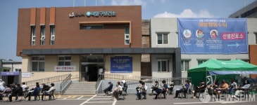 쿠팡 물류센터 확진자 발생 시민들 줄 선 고양시 덕양구 보건소