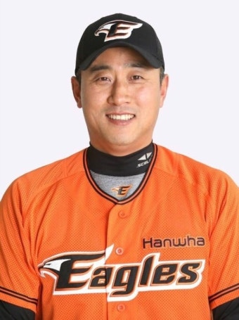 한화이글스, 최원호 감독 대행 체제로... 코칭 스태프도 개편