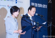 선언서 낭독하는 임일지-송용설