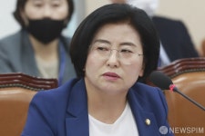 인사말하는 양경숙 더불어민주당 의원