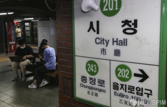 서울 시청역서 코로나19 확진자 3명 발생